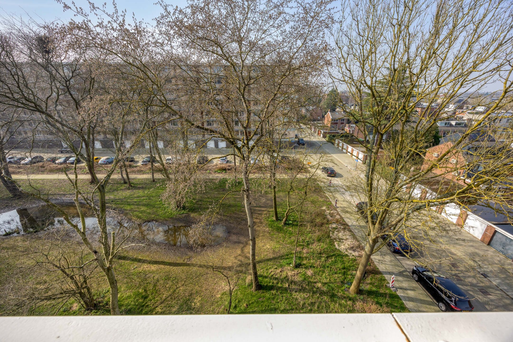 Modern 4-Room Apartment with 3 Bedrooms in Rotterdam Het Lage Land — 32