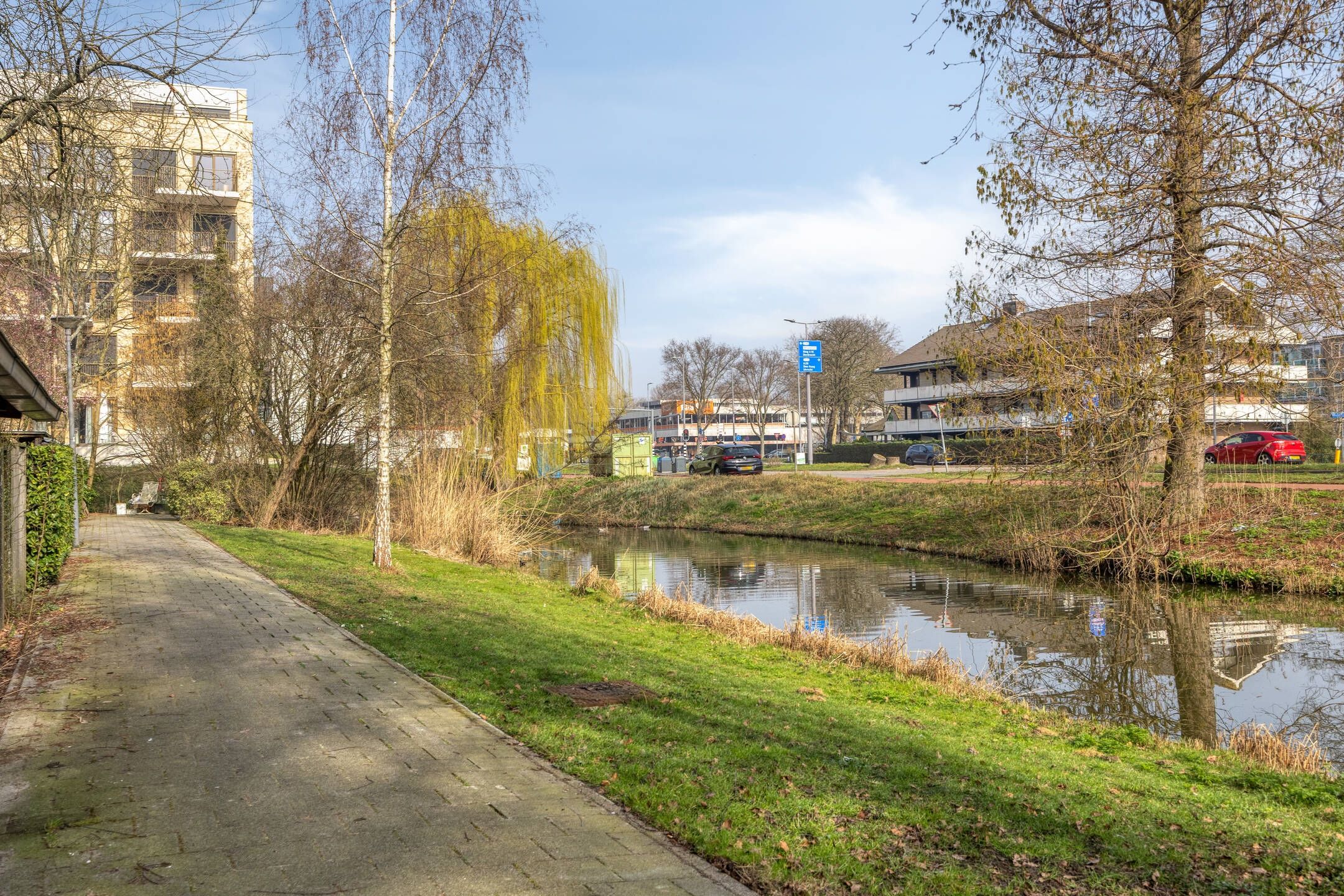 Modern 4-Room Apartment with 3 Bedrooms in Rotterdam Het Lage Land — 35
