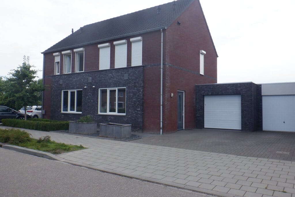Halfvrijstaande woning aan Vlut 17, Ospel
