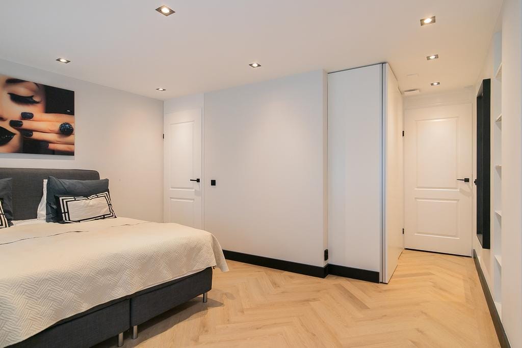 Luxurious Renovated Apartment in Amsterdam Center with Lift — 13