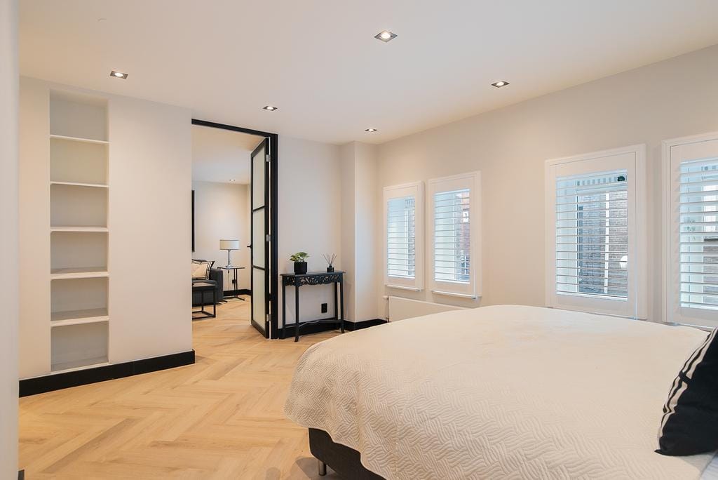 Luxurious Renovated Apartment in Amsterdam Center with Lift — 12