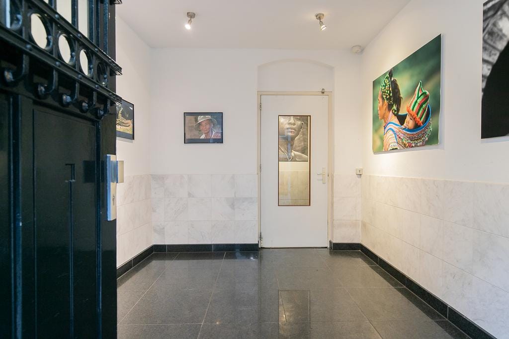 Luxurious Renovated Apartment in Amsterdam Center with Lift — 17