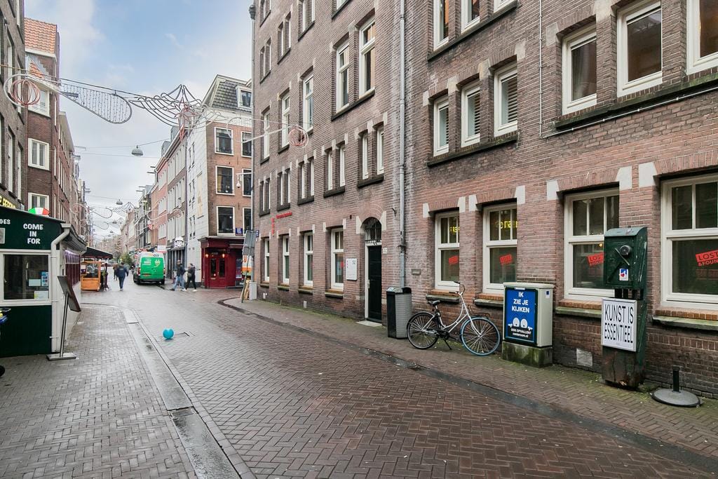 Luxurious Renovated Apartment in Amsterdam Center with Lift — 21