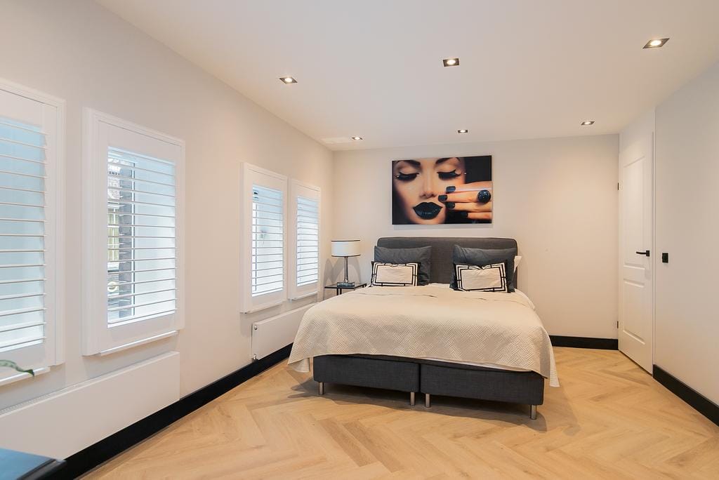 Luxurious Renovated Apartment in Amsterdam Center with Lift — 14
