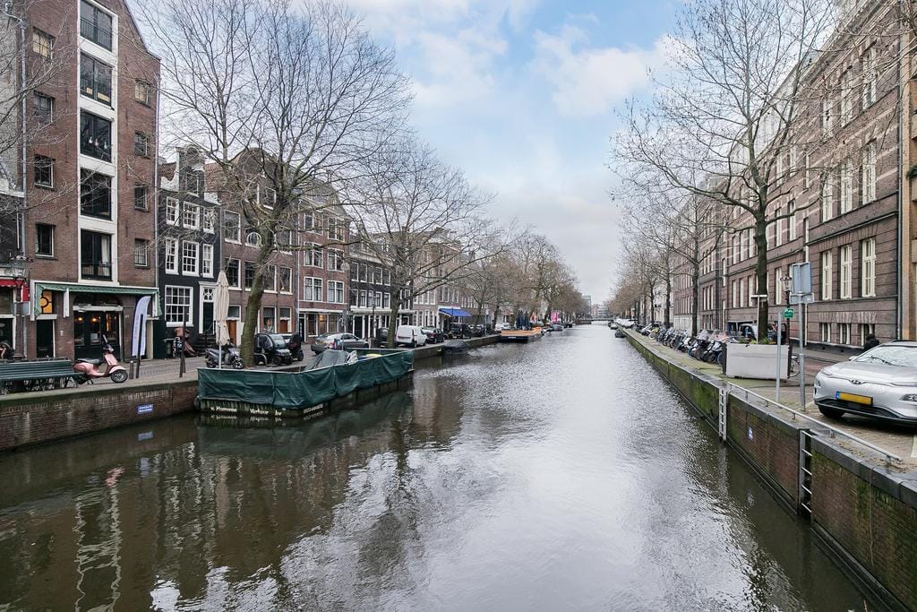 Luxurious Renovated Apartment in Amsterdam Center with Lift — 22