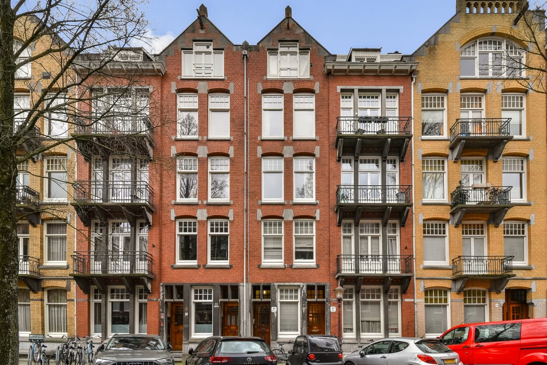 Klassiek Amsterdam Oud-Zuid appartement met hoge plafonds en balkon