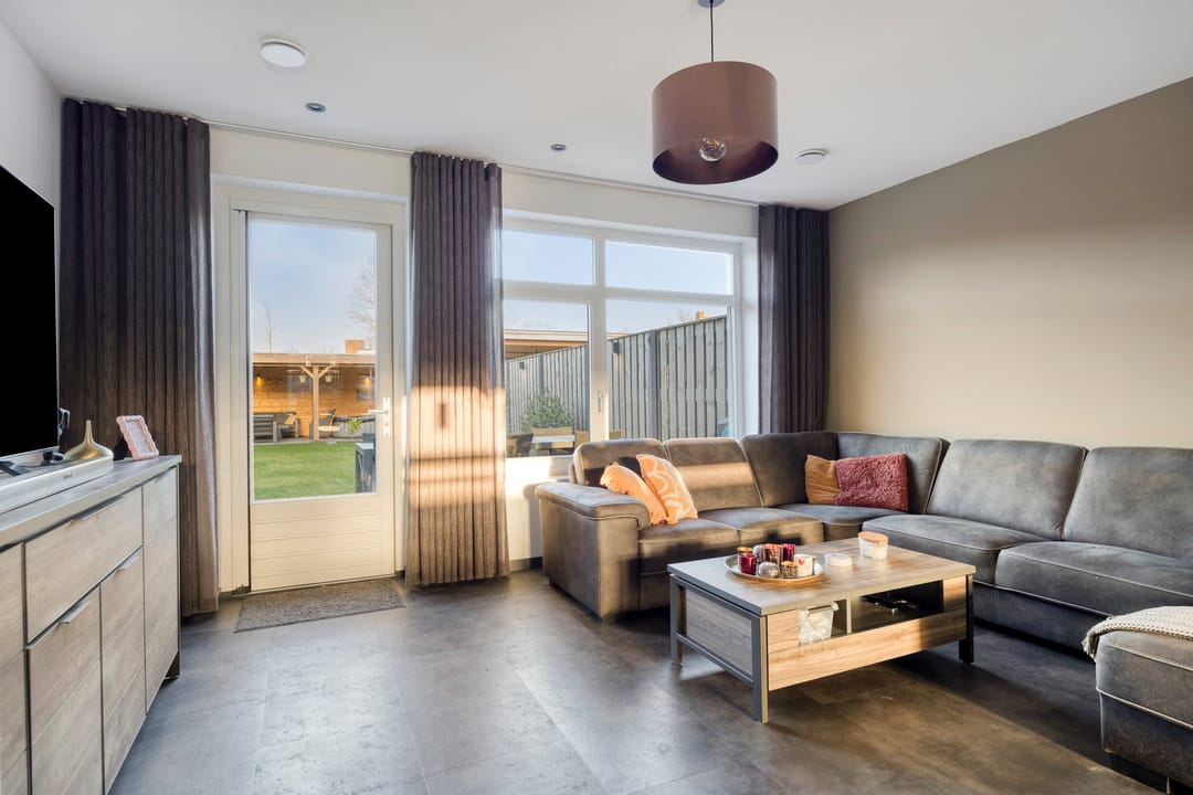 Perfectly Finished and Sustainable Semi-Detached Residence with Garage — 13