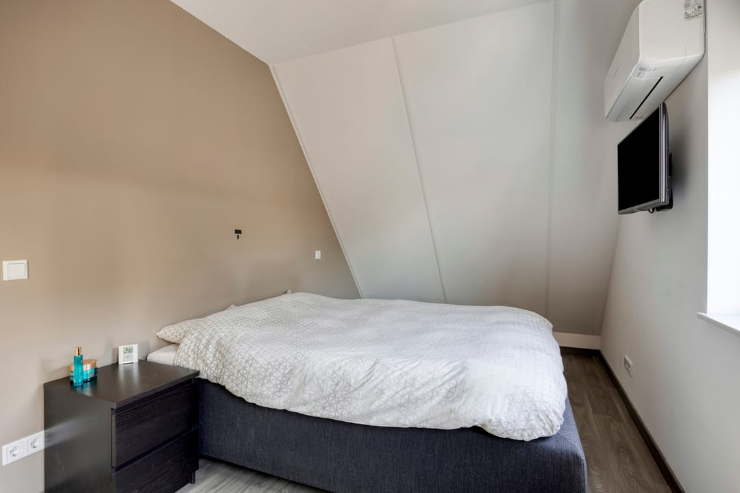 Perfectly Finished and Sustainable Semi-Detached Residence with Garage — 23