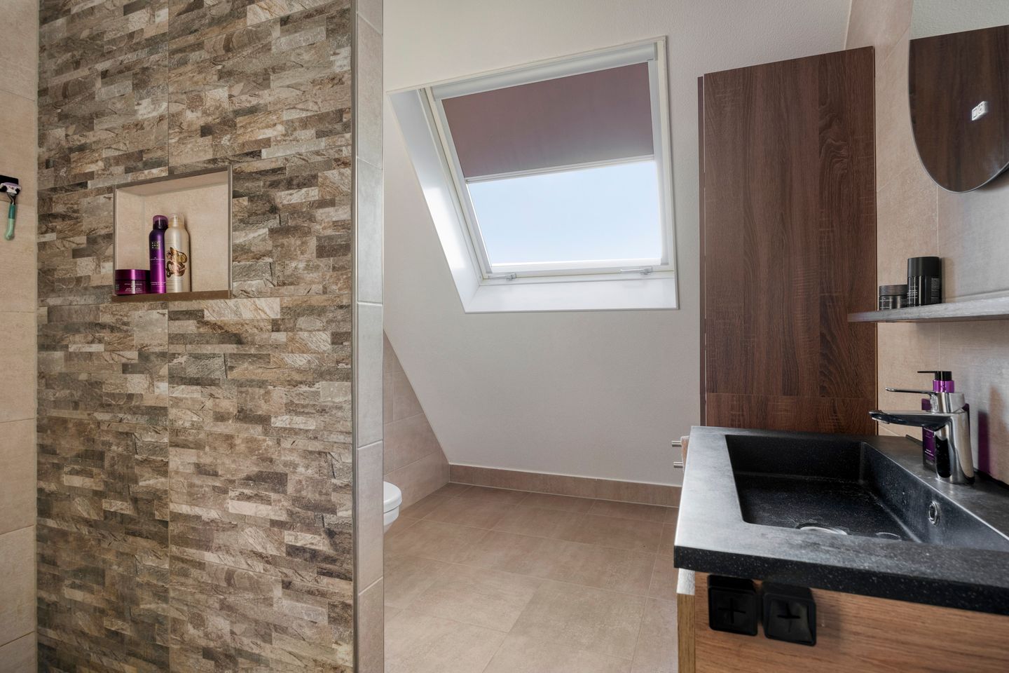Perfectly Finished and Sustainable Semi-Detached Residence with Garage — 25