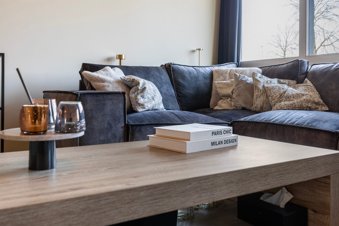 Spacious corner house with private office space and two bathrooms — 19