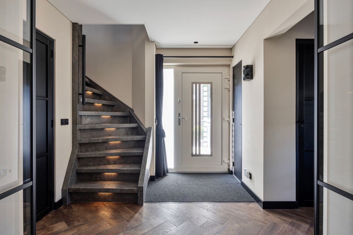 Foto 4 van Valkenierstraat 189