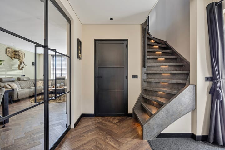 Photo 5 of Valkenierstraat 189