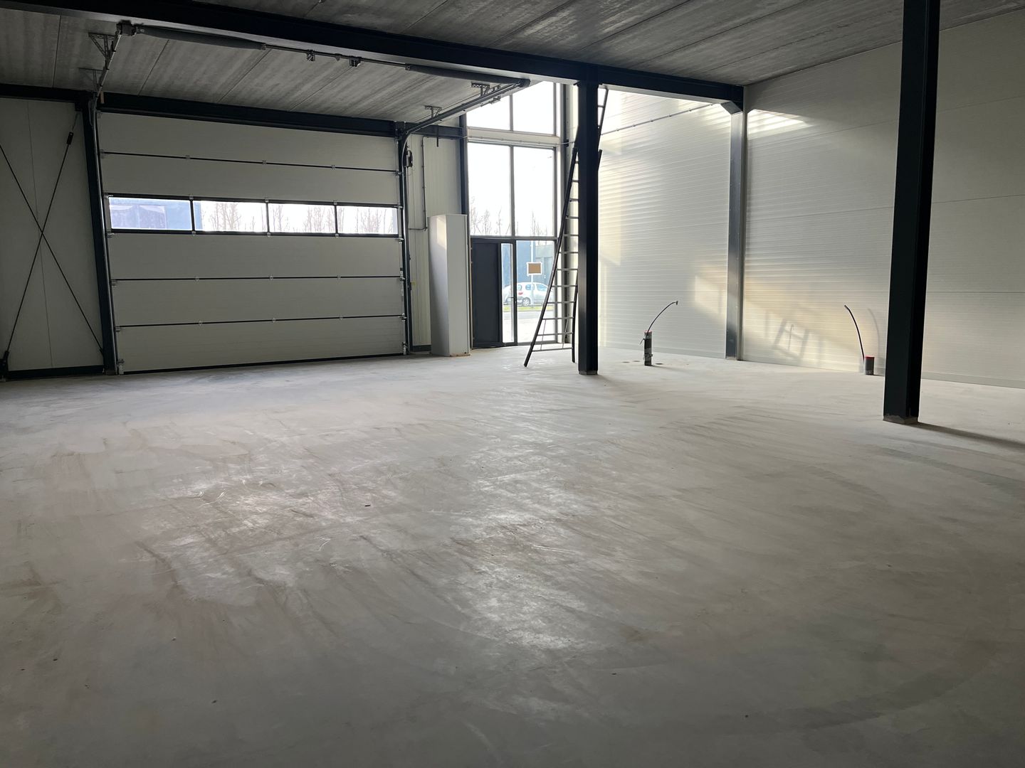 View photo 2 of Beneluxweg 113