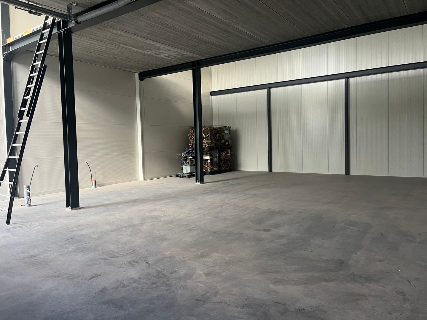 View photo 3 of Beneluxweg 113