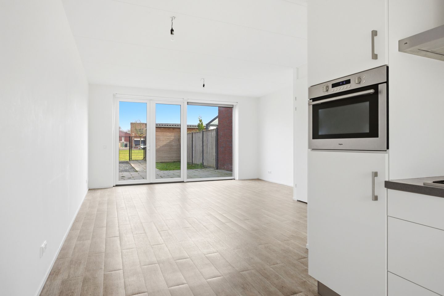 Modern Energy-Efficient Townhouse with Solar Panels in Venlo — 15