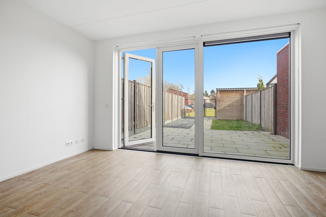 Modern Energy-Efficient Townhouse with Solar Panels in Venlo — 14
