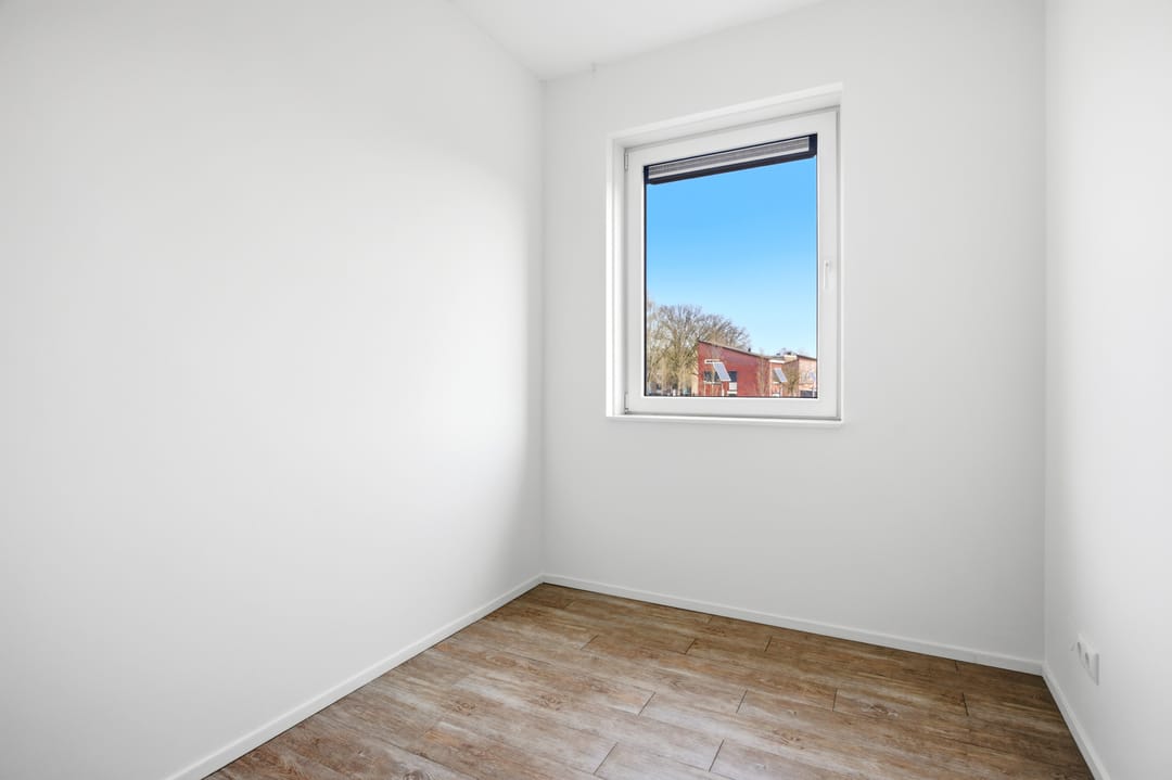 Modern Energy-Efficient Townhouse with Solar Panels in Venlo — 27