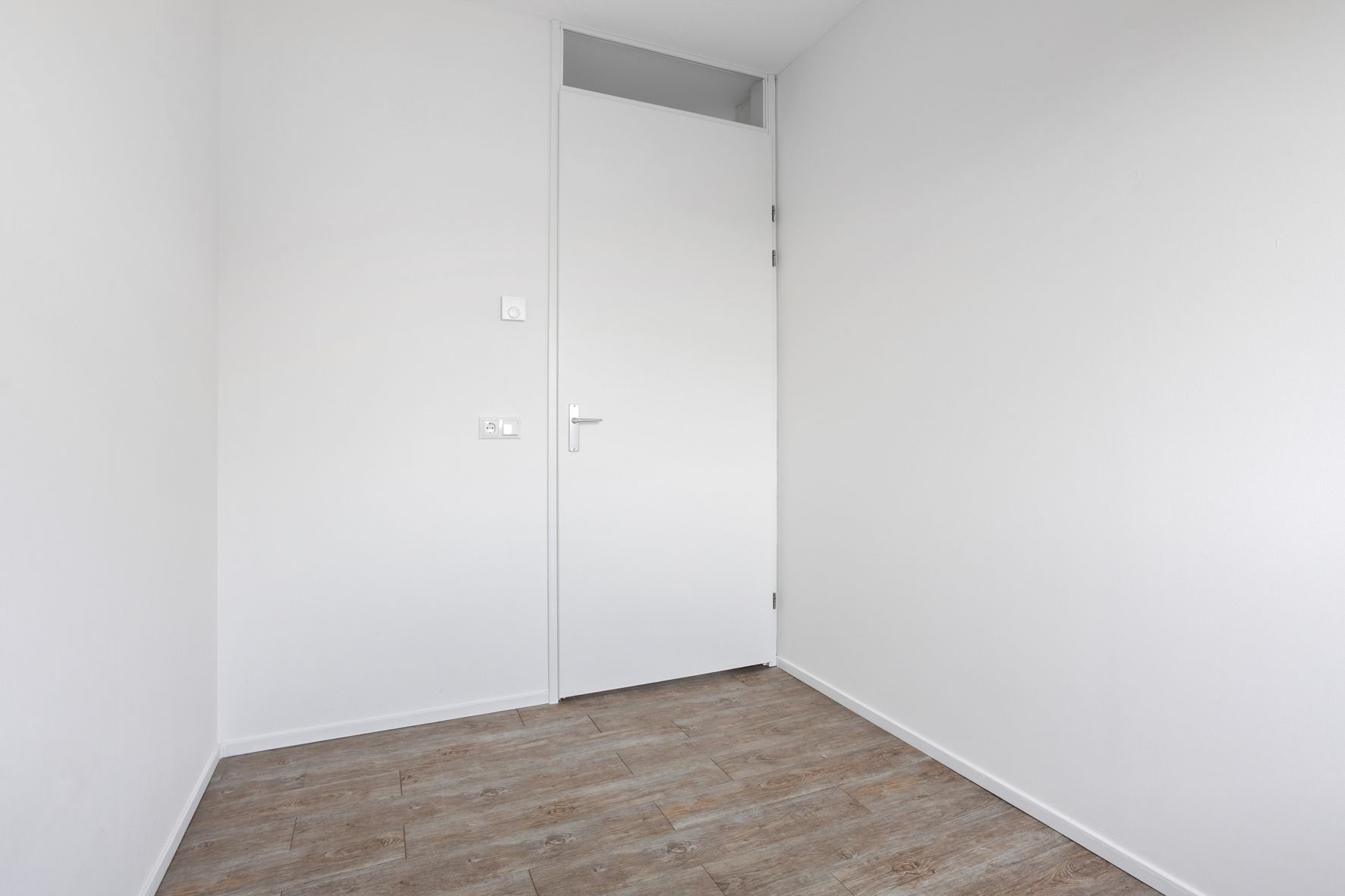 Modern Energy-Efficient Townhouse with Solar Panels in Venlo — 28