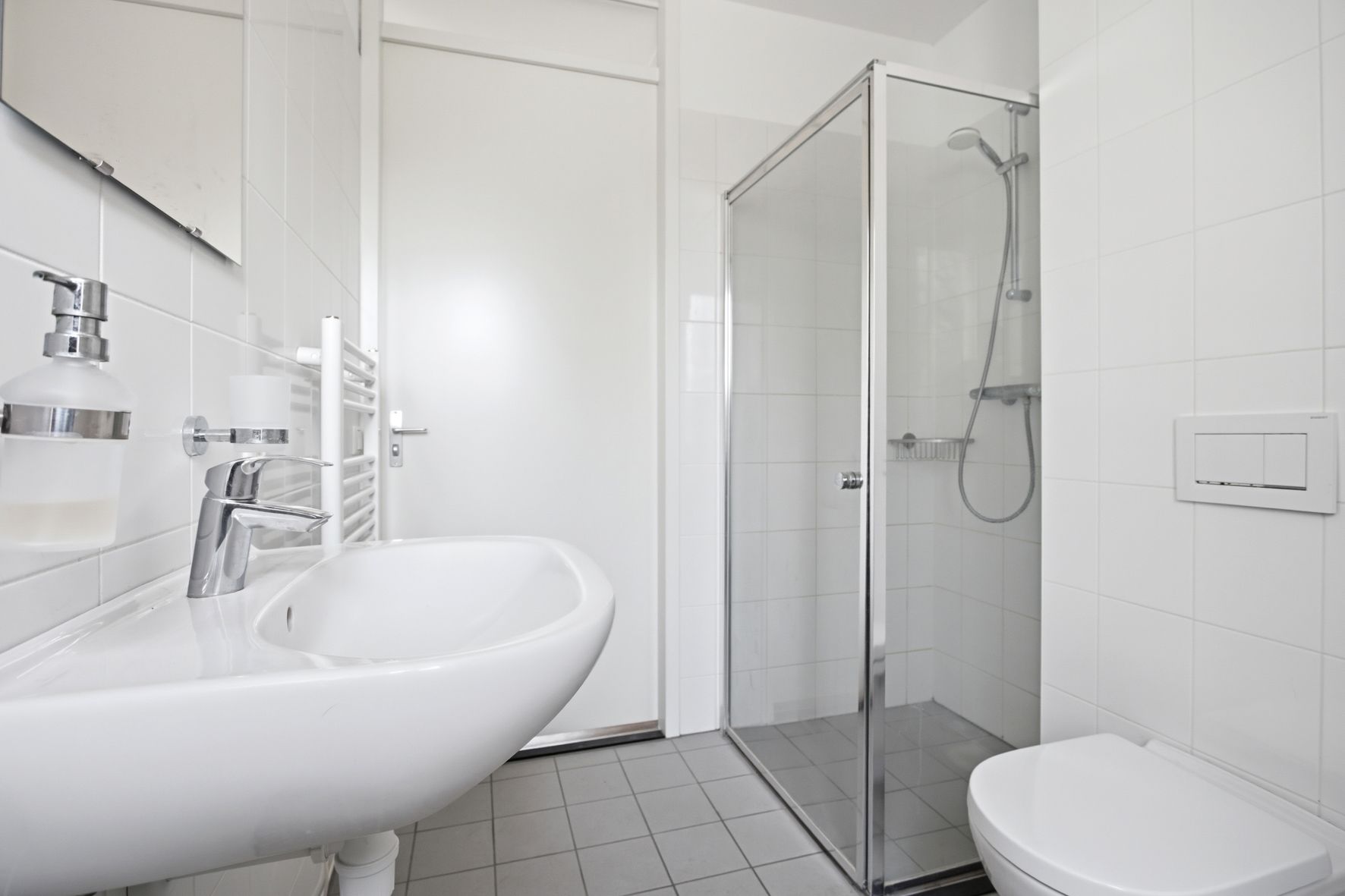 Modern Energy-Efficient Townhouse with Solar Panels in Venlo — 31