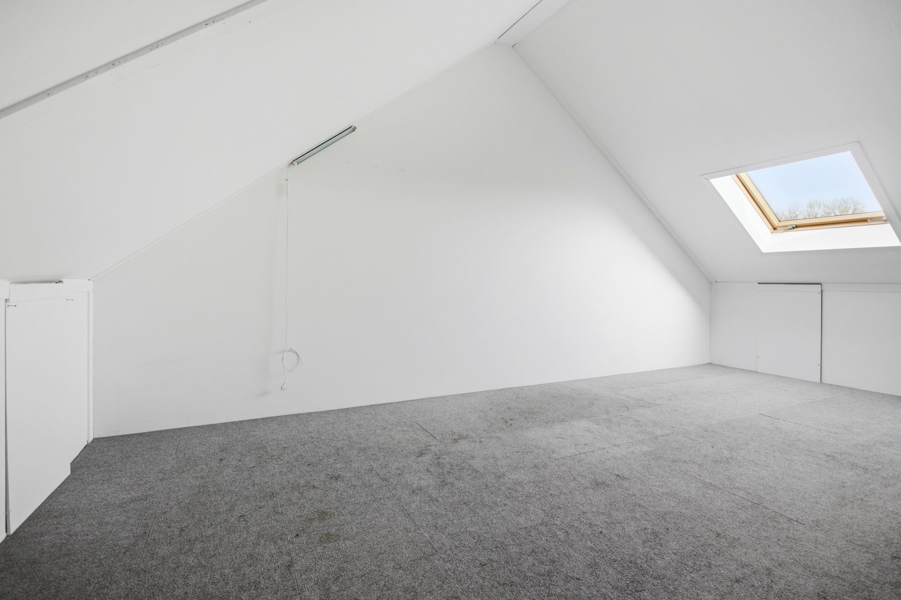 Modern Energy-Efficient Townhouse with Solar Panels in Venlo — 35