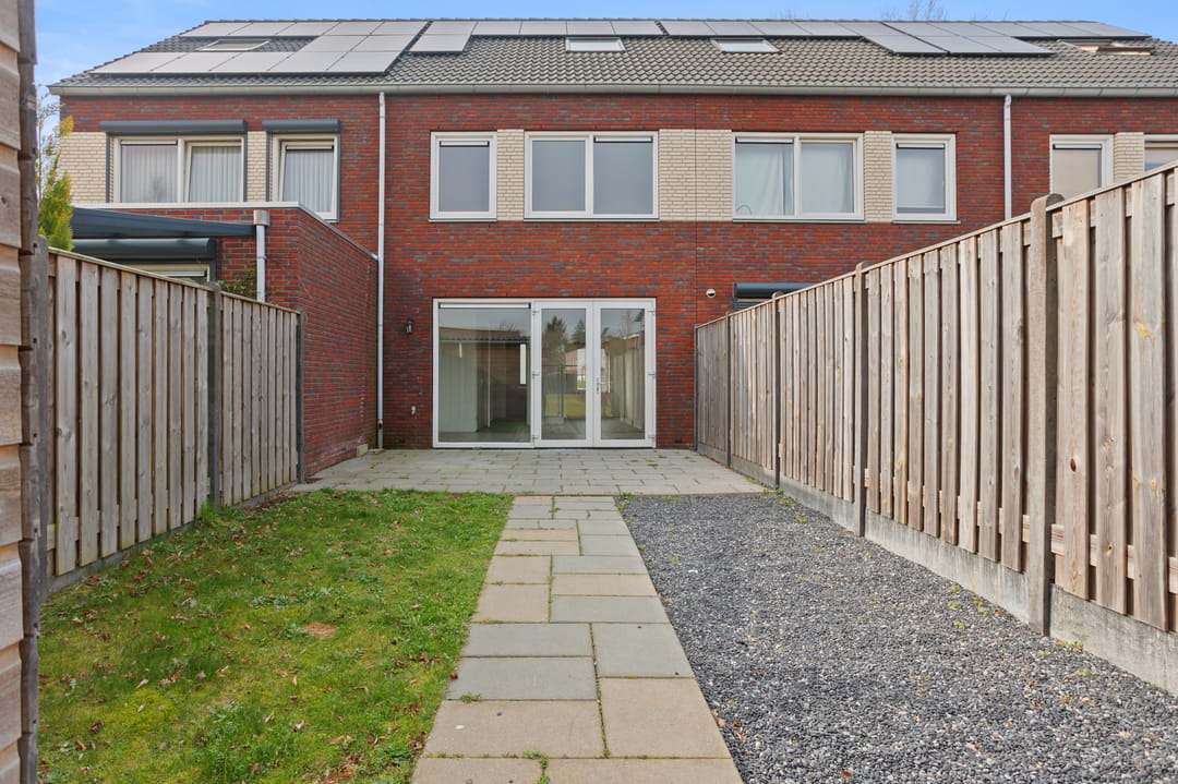 Modern Energy-Efficient Townhouse with Solar Panels in Venlo — 49