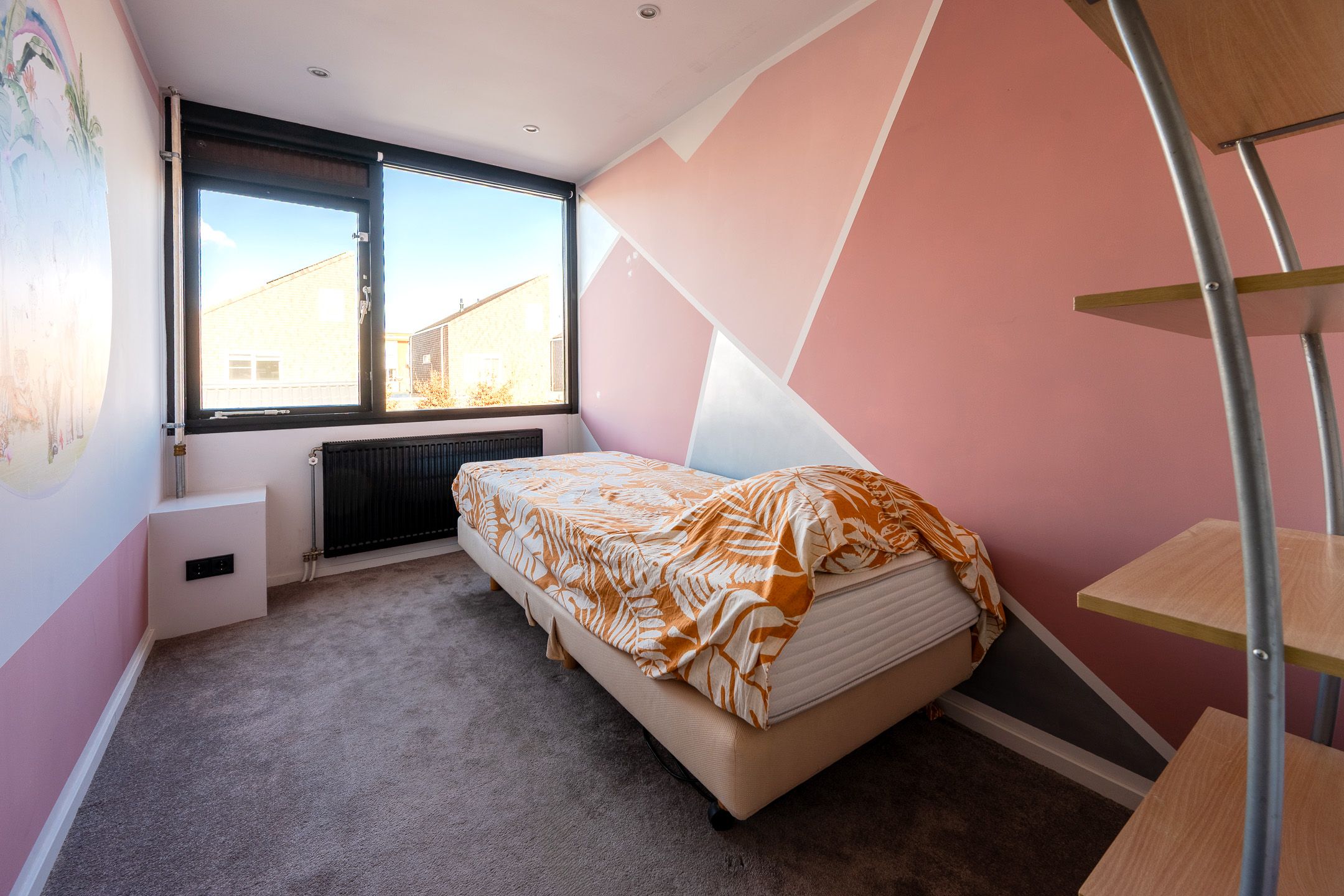 Modern corner house with luxury finish and multifunctional workspace — 22