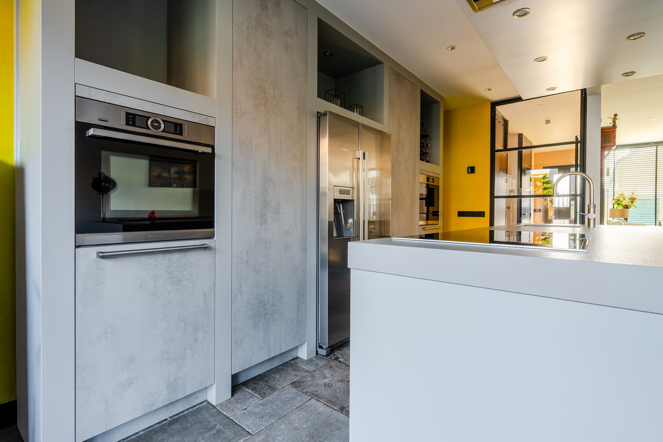 Modern corner house with luxury finish and multifunctional workspace — 15