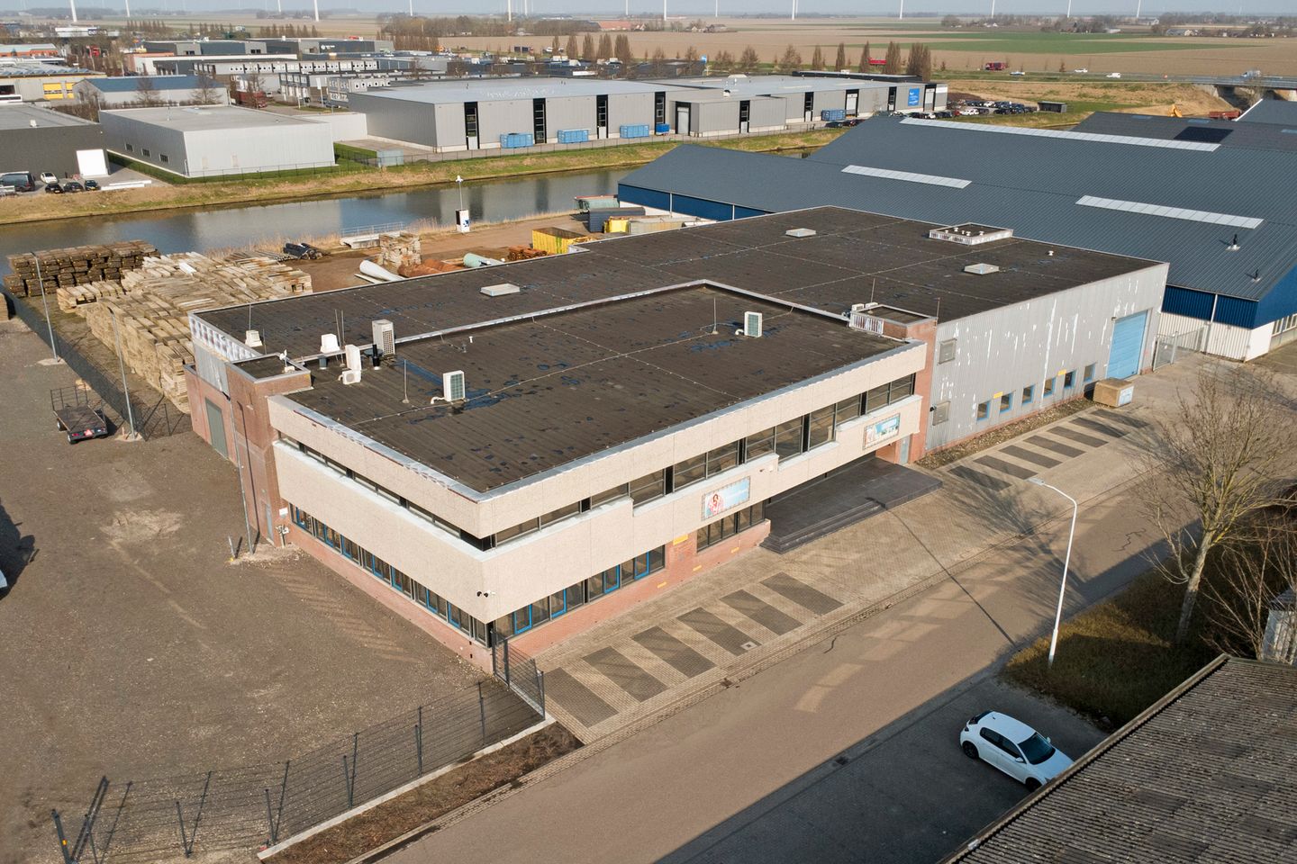 Bekijk foto 2 van Pioniersweg 60