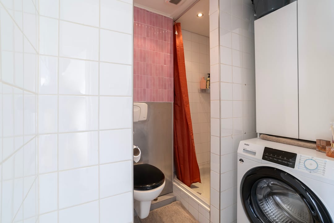Light and well-laid out apartment on the 9th floor with a magnificent view over Delft — 14