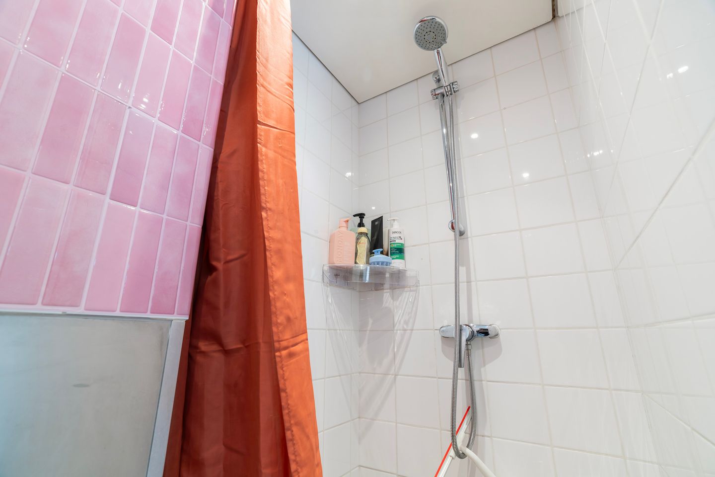 Light and well-laid out apartment on the 9th floor with a magnificent view over Delft — 16