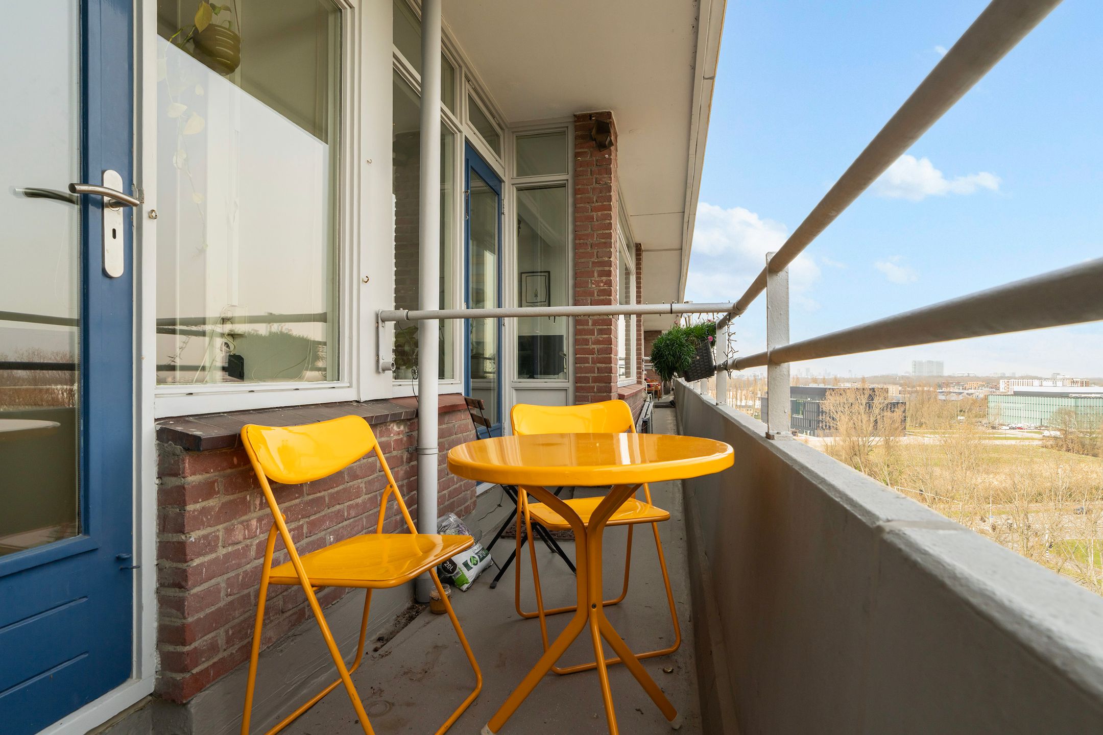 Light and well-laid out apartment on the 9th floor with a magnificent view over Delft — 18