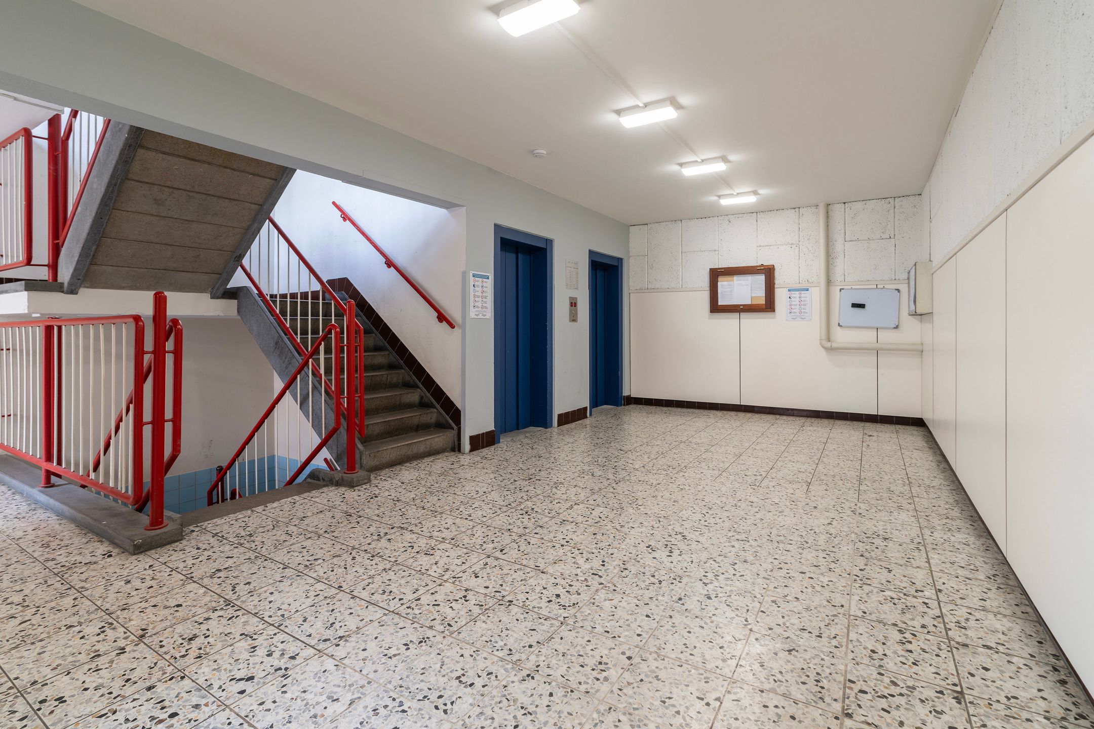 Light and well-laid out apartment on the 9th floor with a magnificent view over Delft — 20