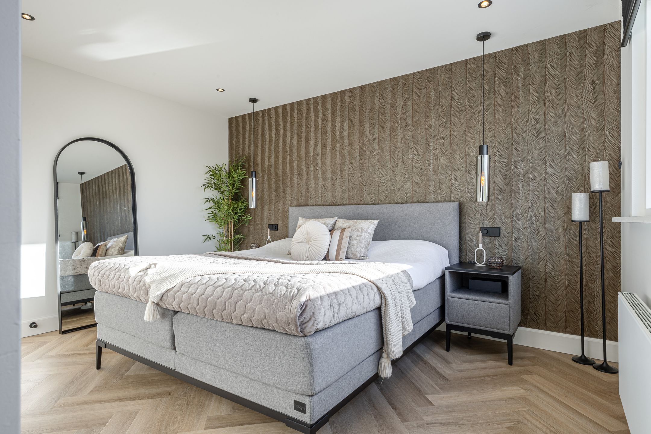 Luxury Two-Under-One-Roof House with Garage and South Garden — 26