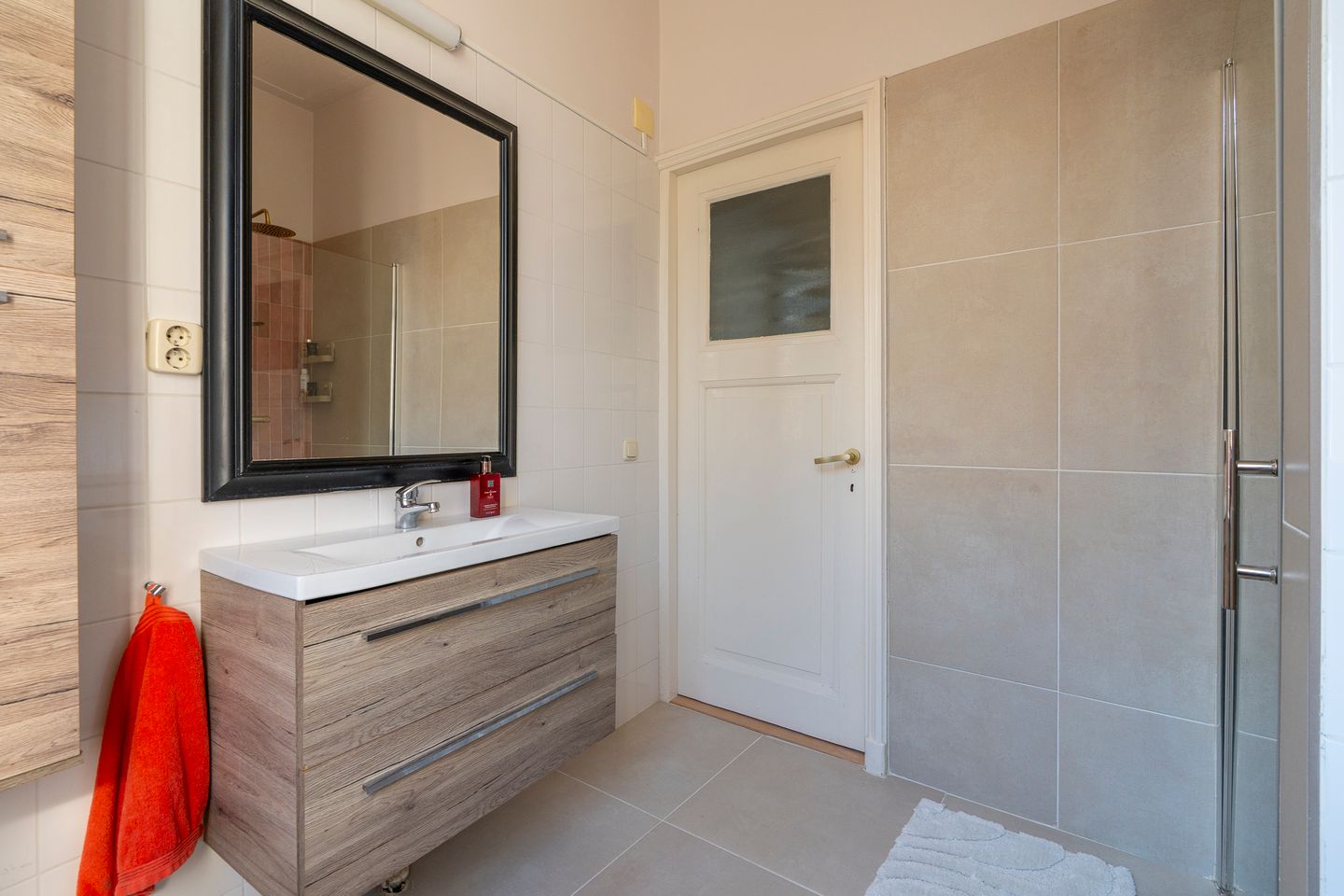 Foto 35 van Douwes Dekkerstraat 34