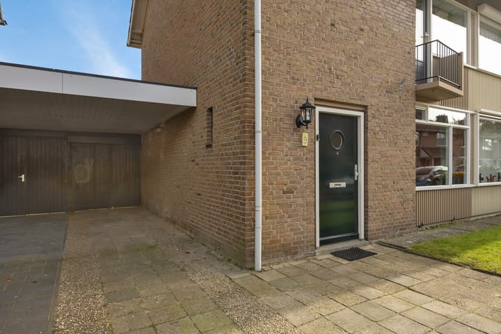 Foto 2 van Deken B.J. van Miertstraat 9