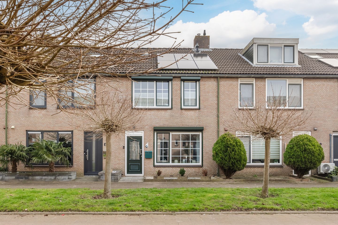 Photo 1 of Komeet 23