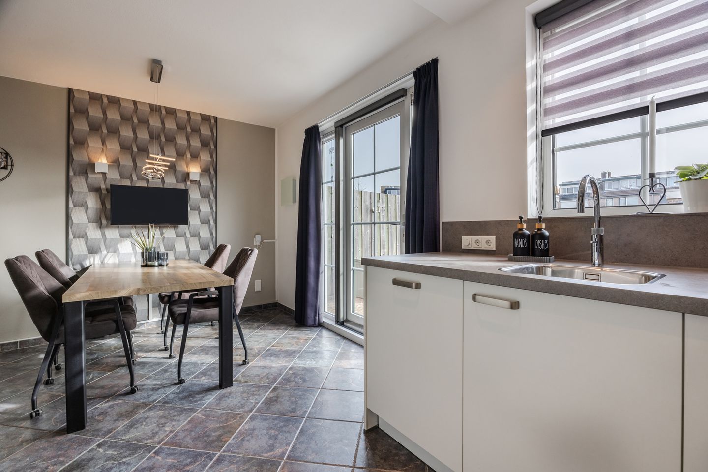 Photo 10 of Komeet 23