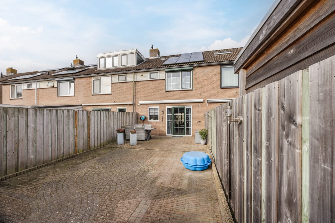 Photo 32 of Komeet 23