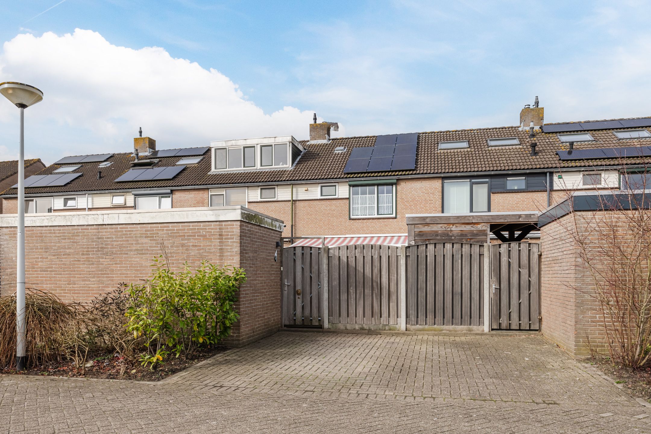 Photo 33 of Komeet 23