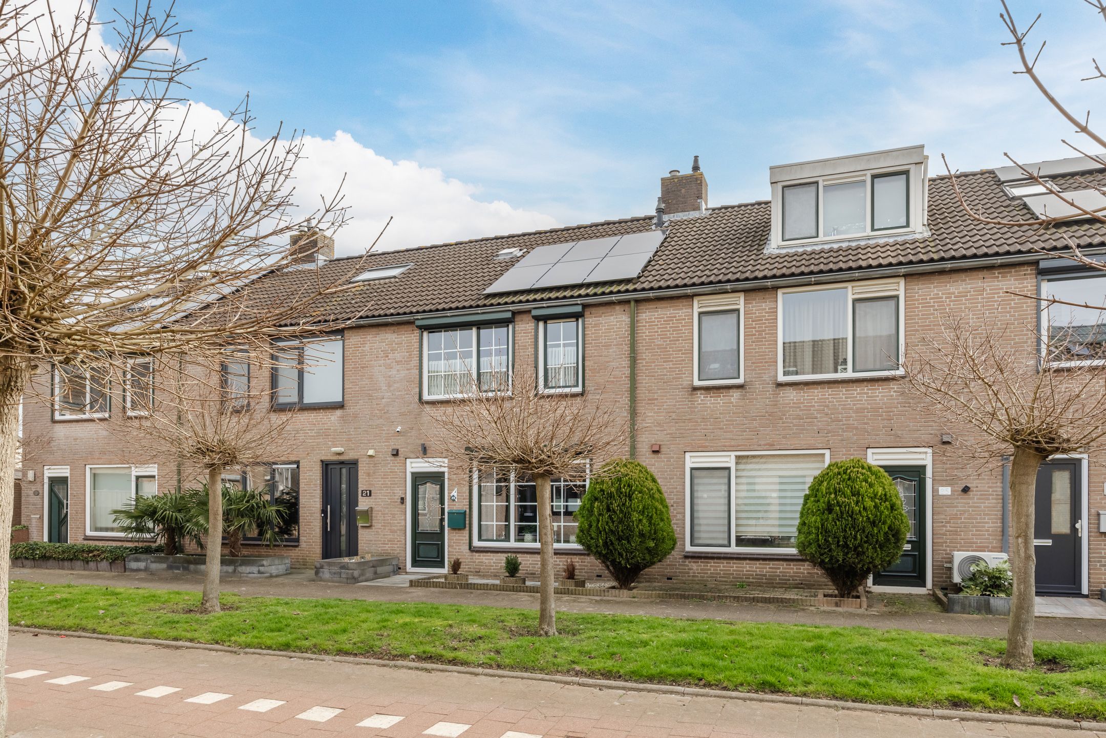 Photo 36 of Komeet 23