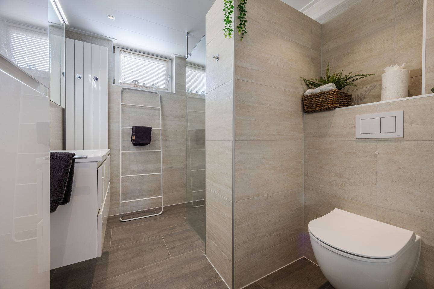 Photo 20 of Komeet 23