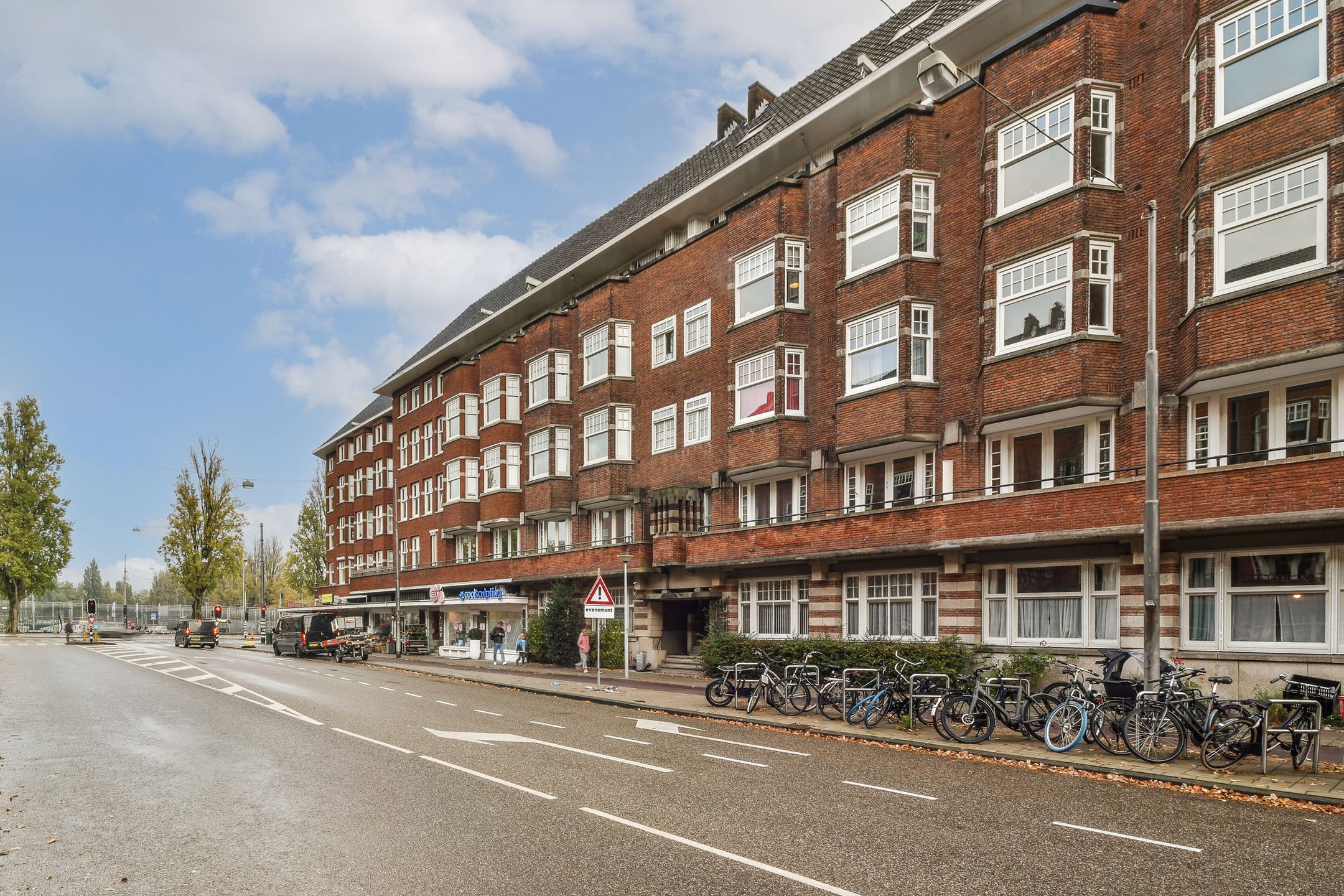 Spacious four-room apartment with balcony in Amsterdam-Zuid — 19