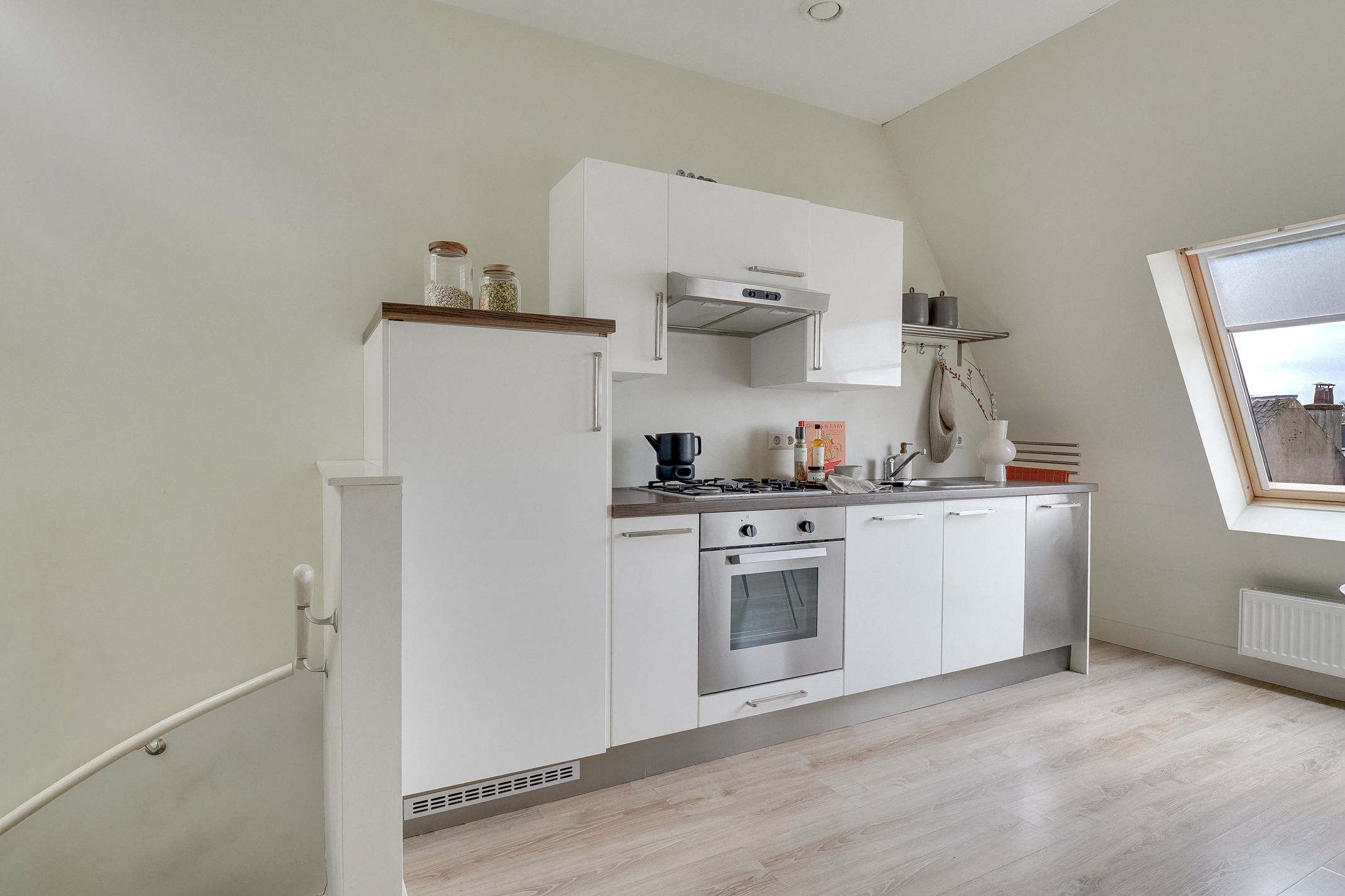 Top floor apartment with city views in Utrecht Vogelenbuurt — 13