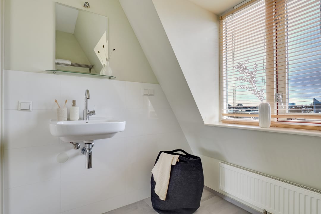 Top floor apartment with city views in Utrecht Vogelenbuurt — 18