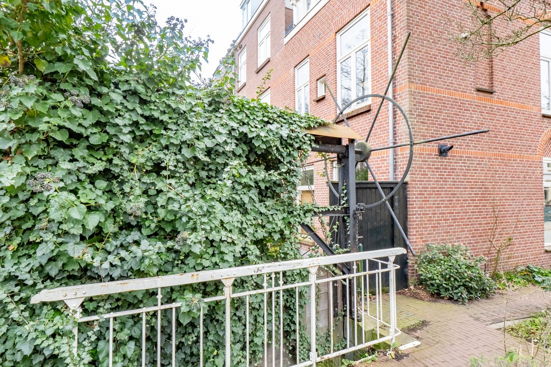 Top floor apartment with city views in Utrecht Vogelenbuurt — 27