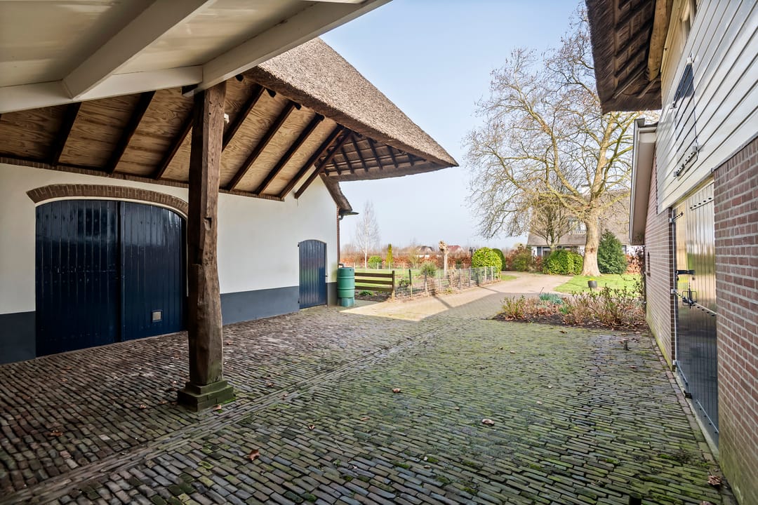 Statige T-boerderij op een royaal perceel van bijna 3.000 m² — 21