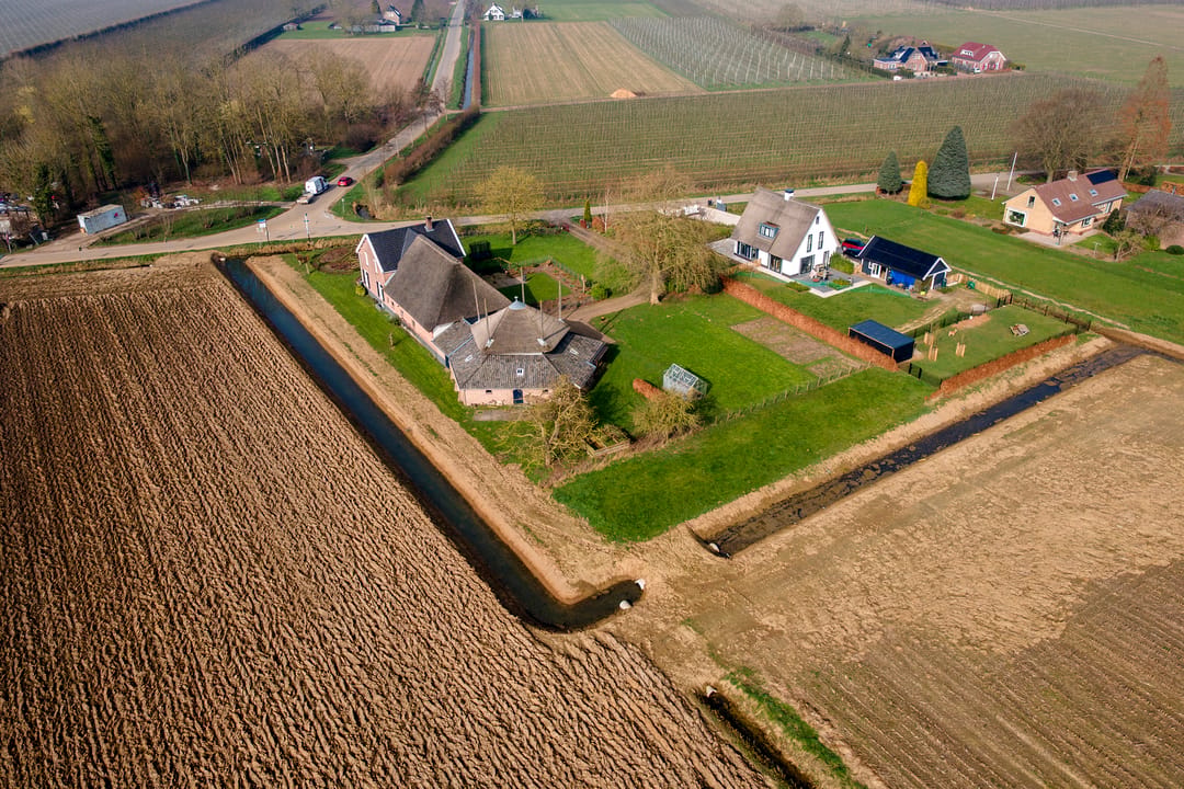 Statige T-boerderij op een royaal perceel van bijna 3.000 m² — 73