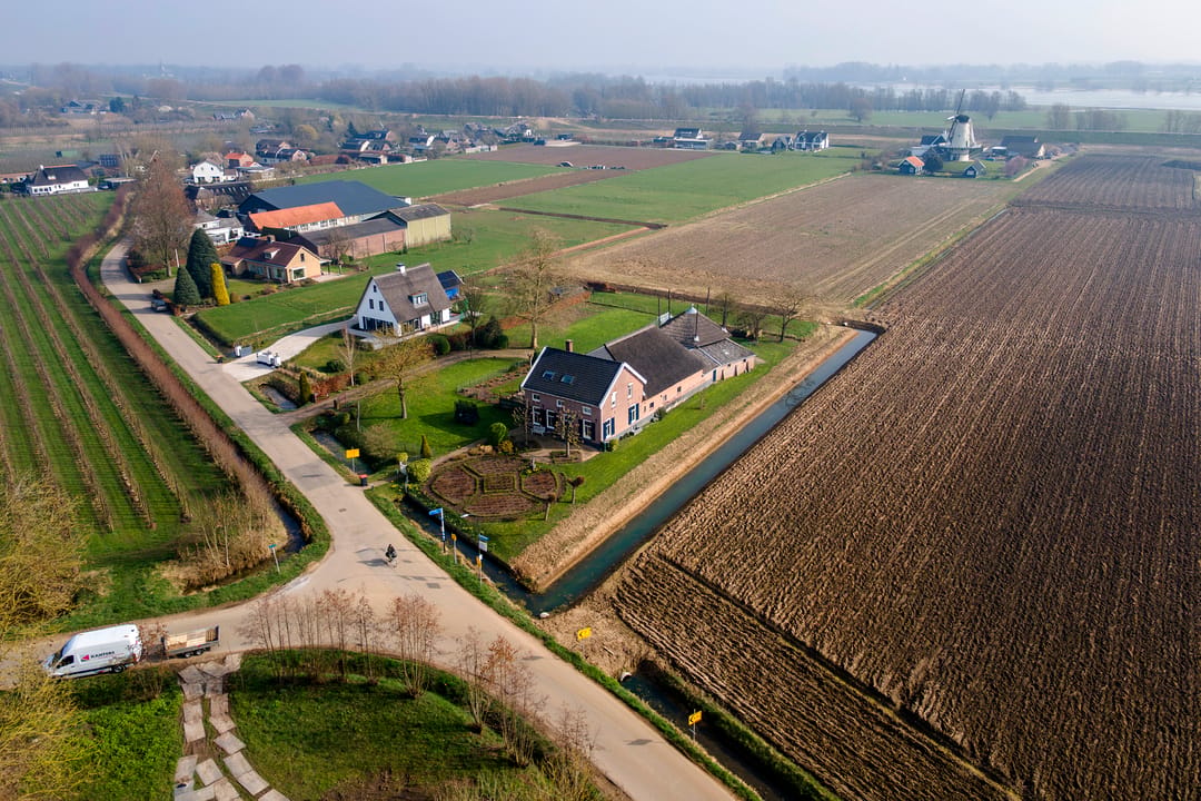 Statige T-boerderij op een royaal perceel van bijna 3.000 m² — 78