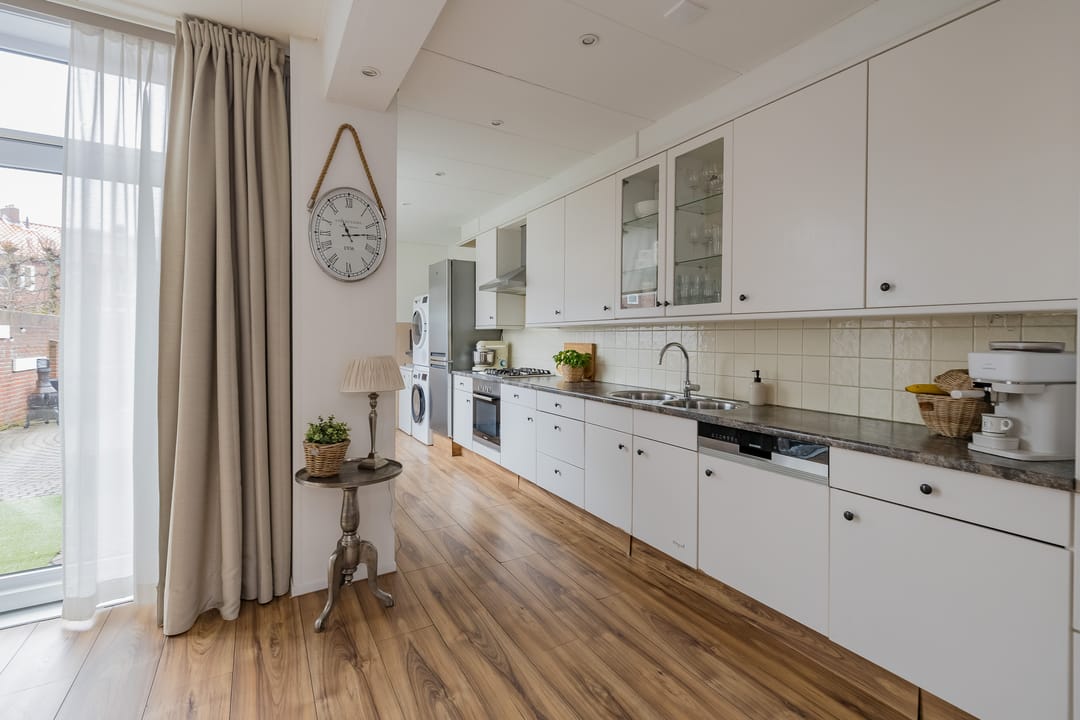 Spacious Family Home with Sunny Garden in IJmuiden — 17