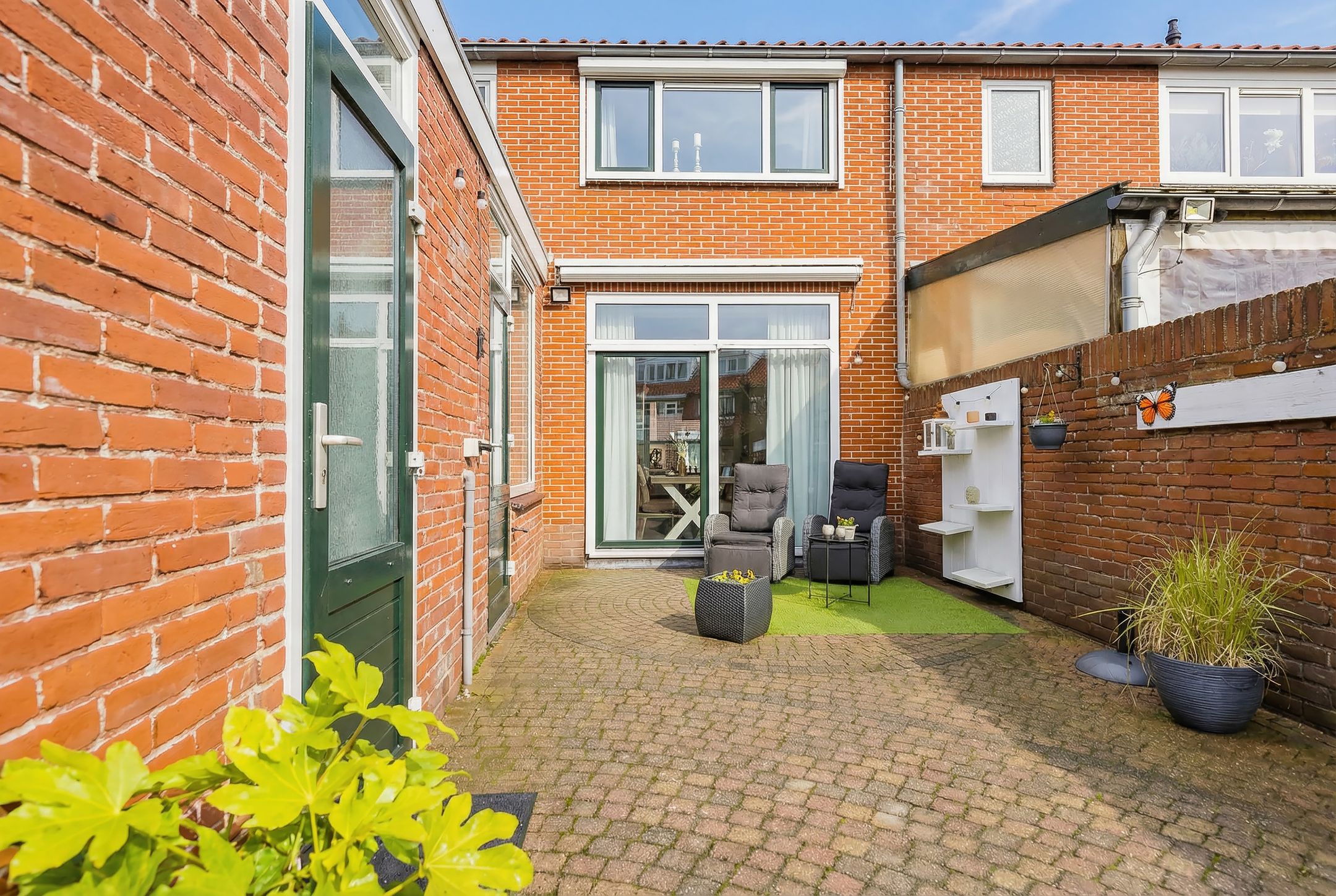 Spacious Family Home with Sunny Garden in IJmuiden — 24